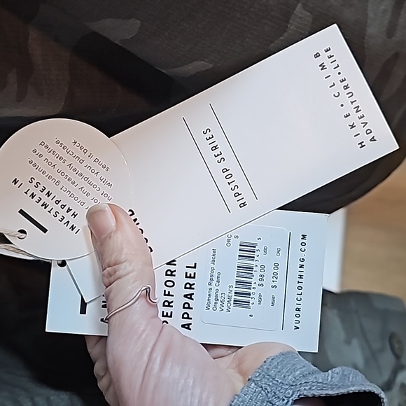 NWT Vuori Women's Ripstop Jacket - Picture 9 of 9